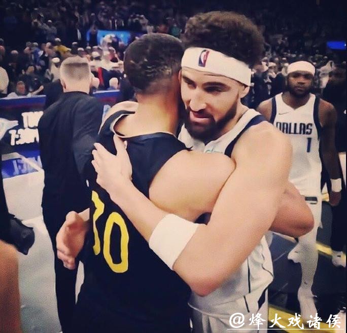 库里看球会盯汤普森?离队风波里的几件暖心小事 库里看球会盯汤普森?离队风波里的几件暖心小事